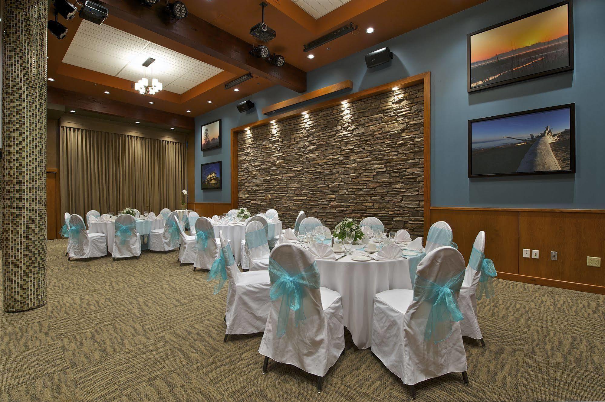 Coast Tsawwassen Inn Делта Екстериор снимка